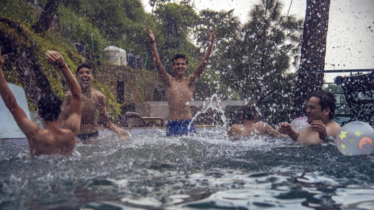 Safarmaina Resort Kasauli Buitenkant foto