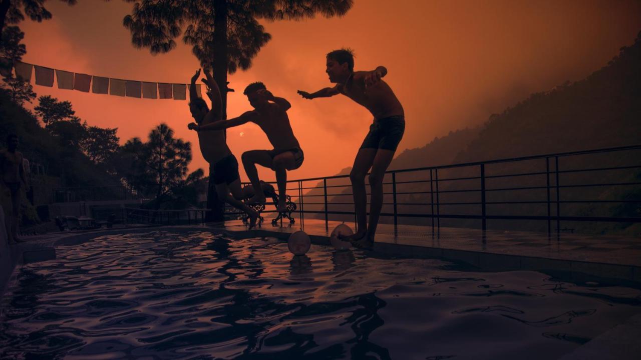 Safarmaina Resort Kasauli Buitenkant foto