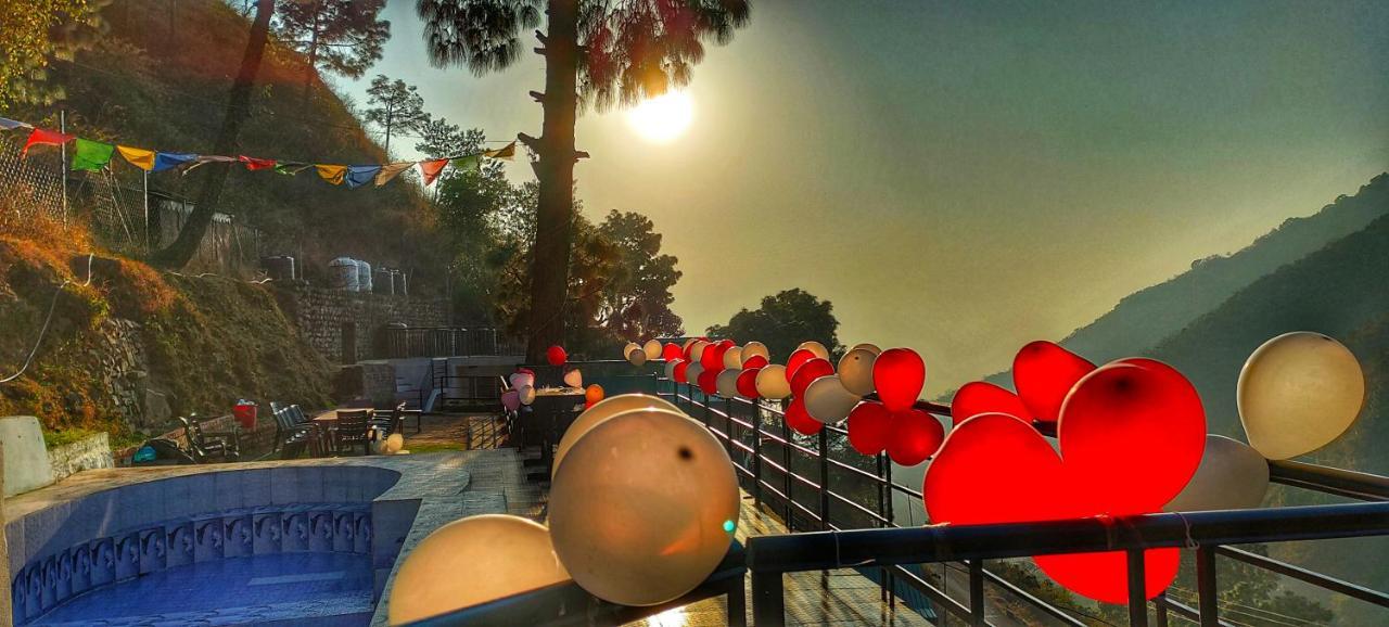 Safarmaina Resort Kasauli Buitenkant foto